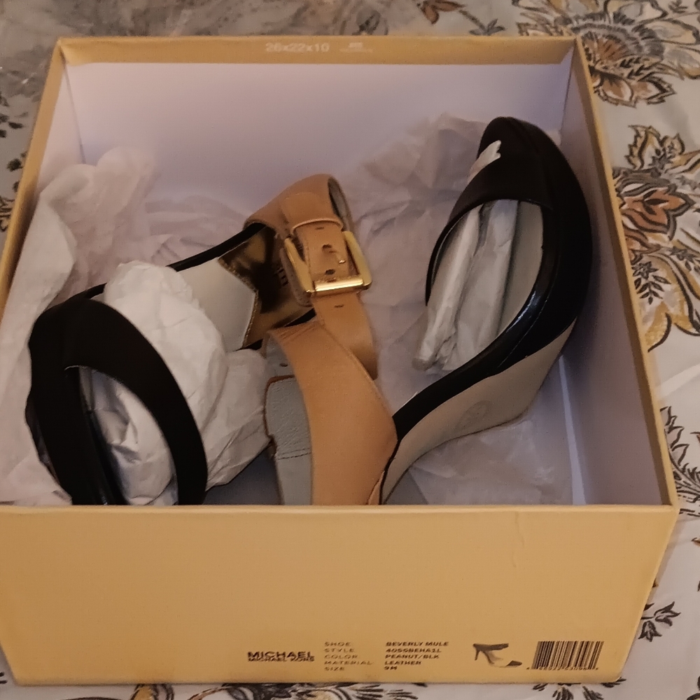 Beautiful Michael Kors Sandals! - Picture 4 of 4